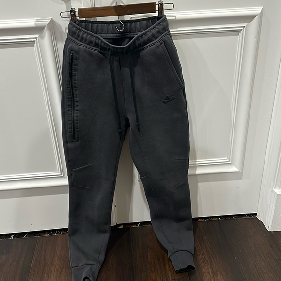 Nike Tech Fleece Color: Anthracite SIZE XSMALL - Picture 1 of 7